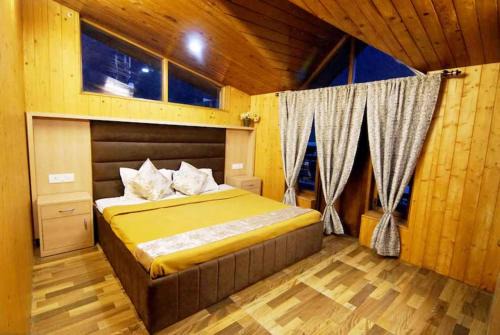 Model Town Hotel | Goroomgo Hotel Daddy Manali