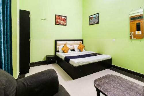 Varanasi Hotel | Goroomgo HR Guest House Varanasi Near Kashi Vishwanath Temple & Ghat - Best Hotel In Varanasi