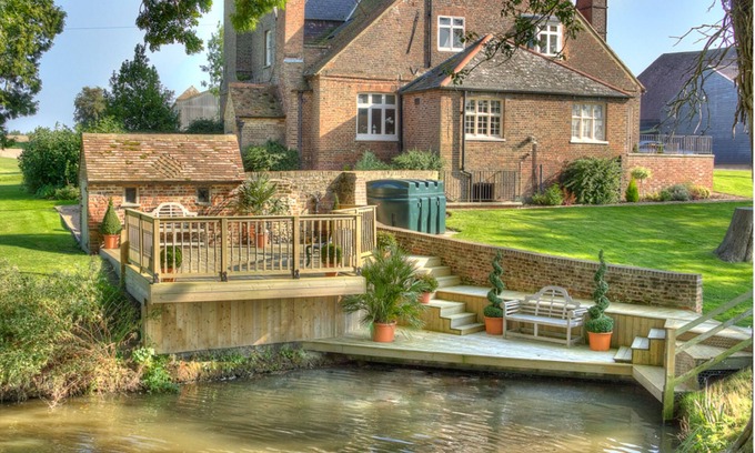 Westmarsh House | Goss Hall - Historic house with its own lake and widlife haven