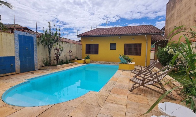 Raul Cury House | Gourmet space, swimming pool, 50 meters from the beach, Wi-Fi, SmartTV.