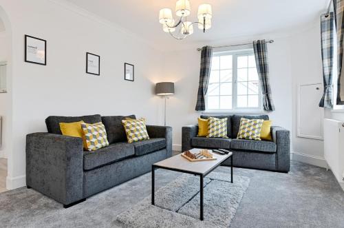 Mumbles Villa | Gower for Groups - sleeps 12