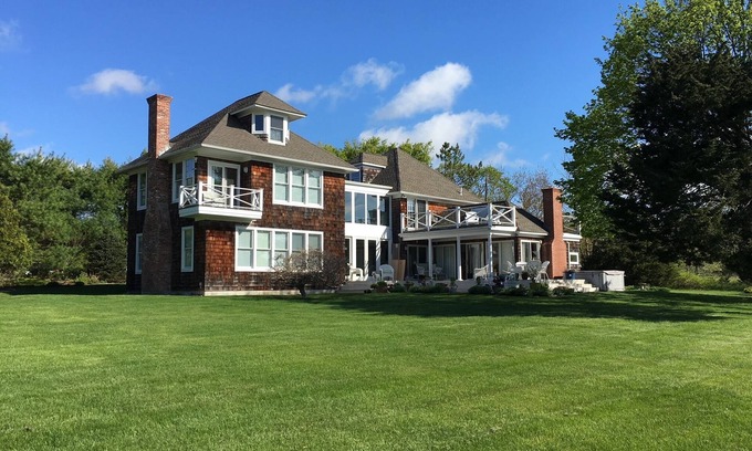 Eastport House | Gracious Mini-Estate 5 mins Westhampton