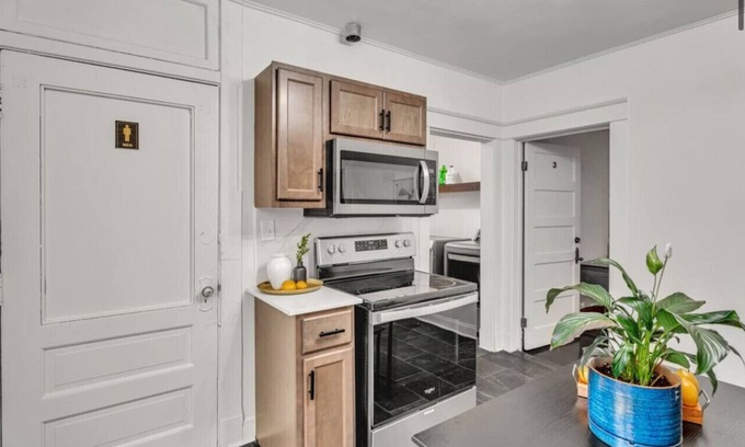 Evansville House | Grand Estates Room 5