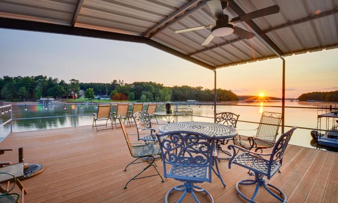 Hartwell House | Grand Lakefront Home in Hartwell with Game Room!