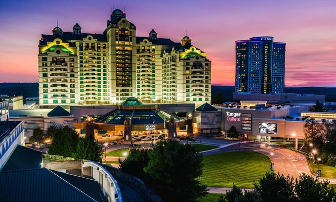 Mashantucket Hotel | Grand Pequot Tower at Foxwoods