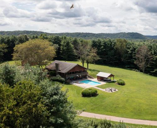 Laurelville House | Grande Butte Lodge - by The Chalets