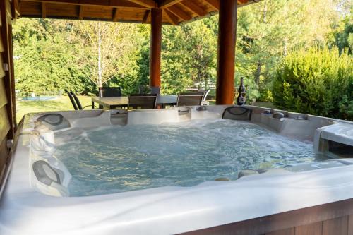 Tata House | Grande Vendégház