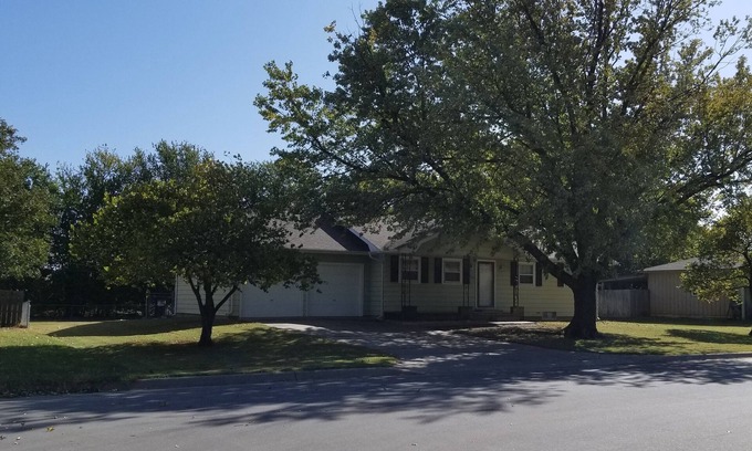 Goddard House | Grandma's house in the heart of Goddard