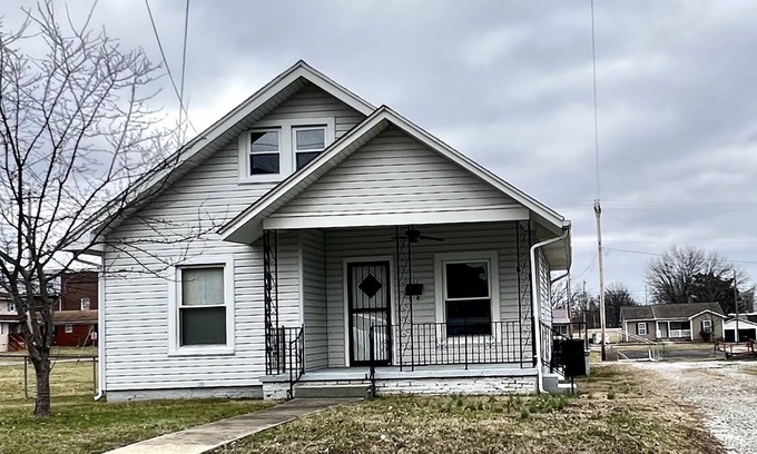 Madisonville Cottage | Grandpa's Comfy Cottage