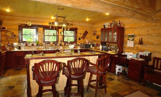 Kalispell Bed & Breakfast | Gray's room Garrison Inn Montana bed and breakfast