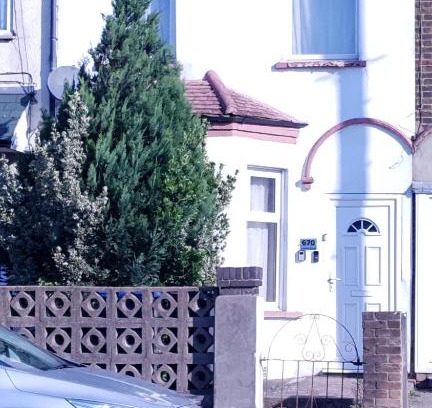 West Thurrock House | Grays Rest Over, with free parking