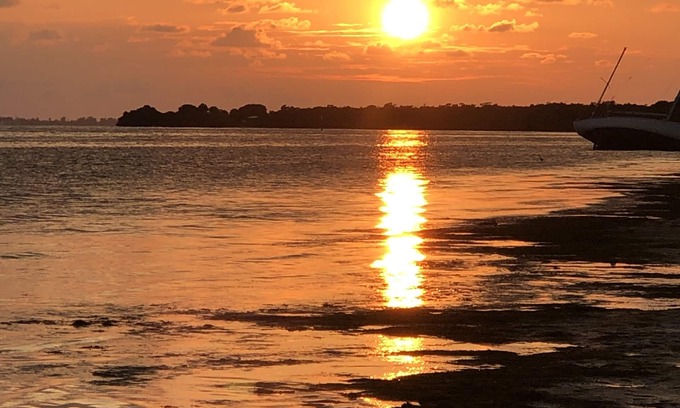 Bradenton Cottage | Great 1-1 clean and bright