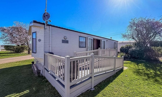 Pakefield House | Great 4 berth caravan with wheelchair access in Suffolk, ref 68129BS