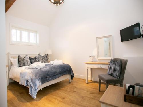 Ramsden Heath Hotel | Great Blunts Stables - Stock Brook Manor Golf Club