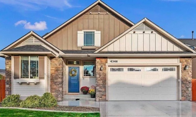 Southeast Boise House | Great for BSU Parents, Micron Employees, Two Families, Multi-Generational Groups
