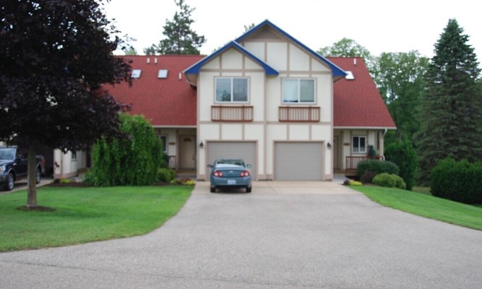 Gaylord Condo | Great for Golfers, Skiers and families