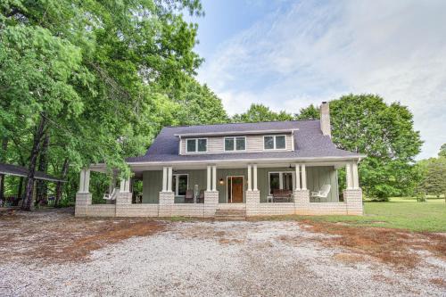 Lawrence County House | Great for Groups Creekside Cabin in Loretto