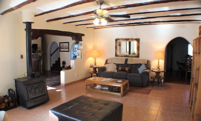 West Alameda House | GREAT FOR SMALL GROUPS OR FAMILIES - ONLY 5 MILES TO PLAZA!
