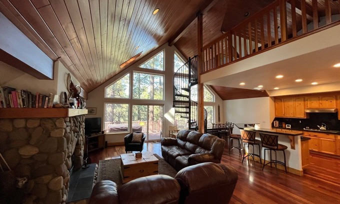 Montgomery Estates House | Great Getaway - Large Decks, Wifi, Hot Tub, Pool Table, Smart TV's, Stocked Home