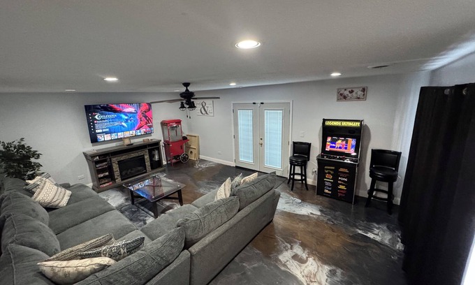 Waukegan House | great home in Waukegan for navy graduate families close distance to navy base!