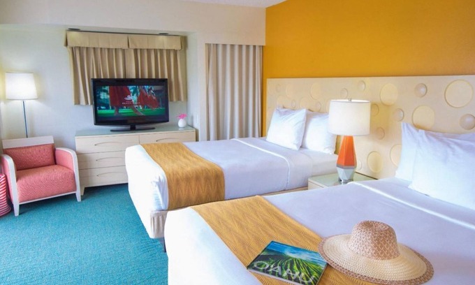 Waikiki Hotel | Great location! 3 Modern Units Near Kaimana Beach, Pool, Parking