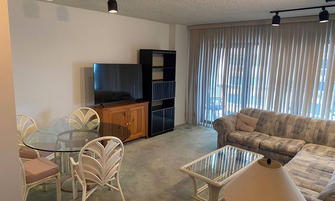 Atlantic City Condo | Great Location, Clean and Large 1 bed, on the Boardwalk, Pool, Beach, Jacuzzi,