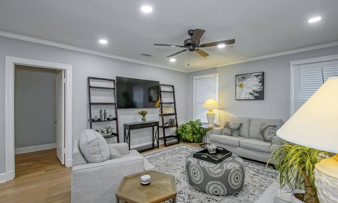 Highlands - Perkins House | GREAT LOCATION FOR LSU, RAISING CANES RIVER CENTER.