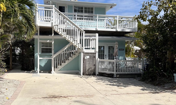 Ilexhurst Condo | GREAT LOCATION! Peaceful & Tropical Condo Steps to Beautiful Holmes Beach, AMI!