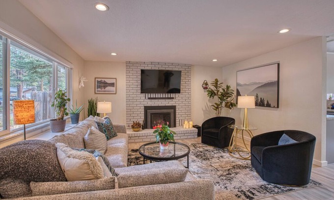 Bijou Park House | Great location! Completely updated 3 bedroom 2 bath home on Bijou golf course