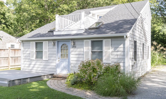 East Falmouth Cottage | Great Pond Cottage W/central AC