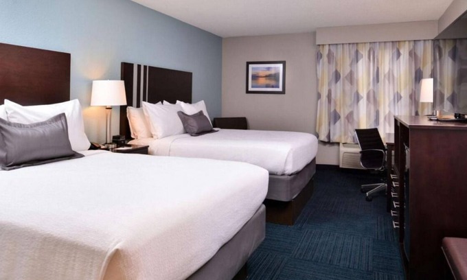 Blaine House | Great Relaxing Overnight! 4 Comfortable Units, Onsite Pool, Free Parking, Dining