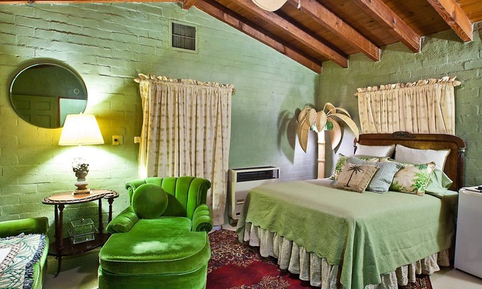 Twentynine Palms Apartment | Great studio apt with beautiful Palm tree motif