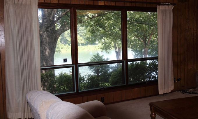 Norfork House | GREAT VIEW OF THE WHITE RIVER