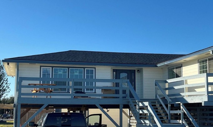 Chauvin House | Greatest Fishing in World! 4bd/2.5ba w/WIFI