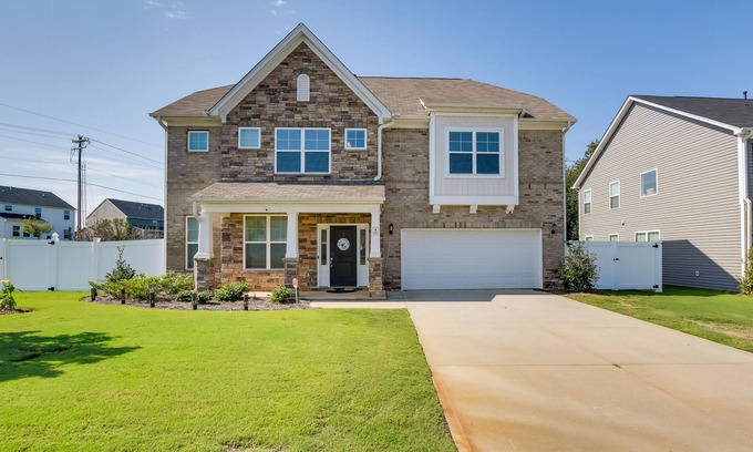 Greer House | Greer Family Home w/Library, Sunroom & Backyard!