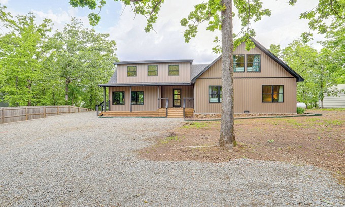 Bee Branch House | Greers Ferry Lake Retreat: Game Room + Fire Pit!