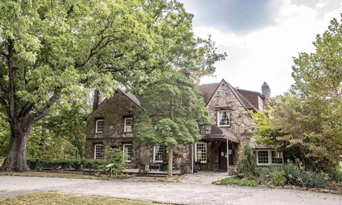 Altamont Cabin | Greeter Falls Lodge Suite 4