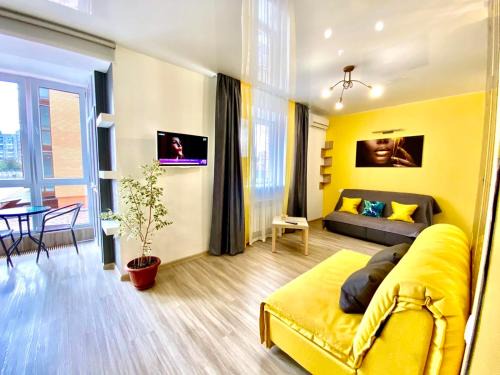 Vinnytsya Apartment | Grey&Yellow на Коцюбинського