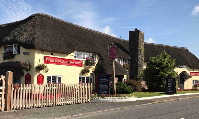 Fenny Bridges Hotel | Greyhound Country Inn