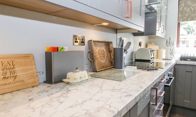 Backbarrow House | GRIMBLES COTTAGE, family friendly, with open fire in Backbarrow