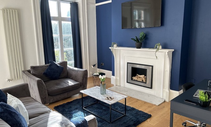 Grimsby Apartment | Grimsby Central Luxury 2 Bedrooms, Sleeps 3