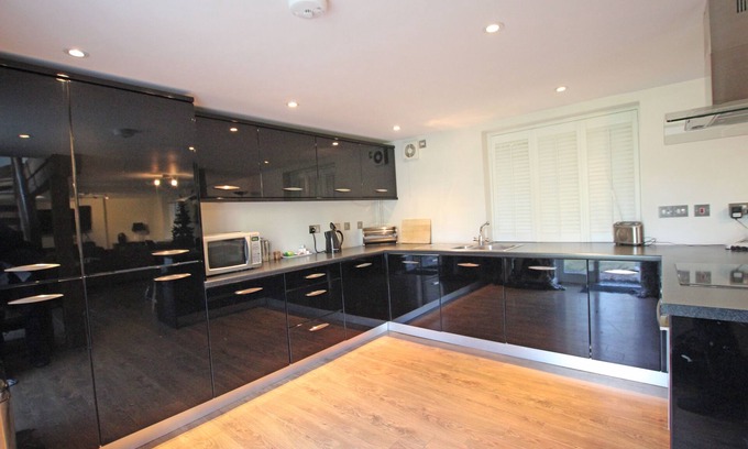 Denton House | Grooms Cottage - Countryside Cottage near one of the top restaurants in Kent!