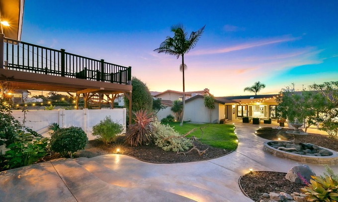 Sunset Cliffs House | Ground-floor studio with kitchenette, grill, and alfresco dining
