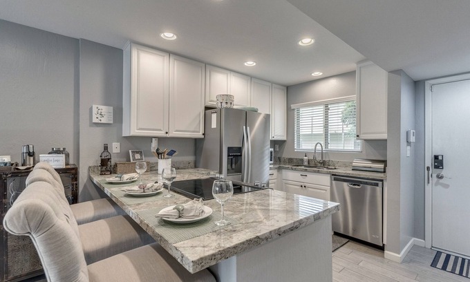 South Scottsdale Condo | Ground Level Beautiful Remodeled Condo in Resort Setting In Downtown Scottsdale.