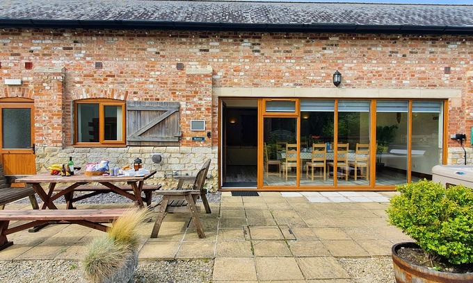 Woolland House | Group Barn Stay with Hot Tub & Pool – Beatrice at The Victorian Barn Dorset