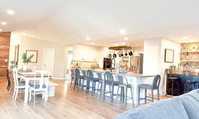 Sandusky House | Group House Sleeps 26 THE ATTIC - 2 Miles to Cedar Point