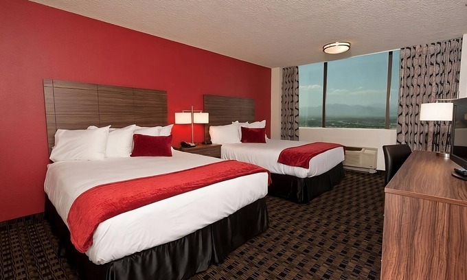 Downtown Las Vegas Hotel | Group Vacation! 2 Modern Units, Casino, Pool, FREE Parking