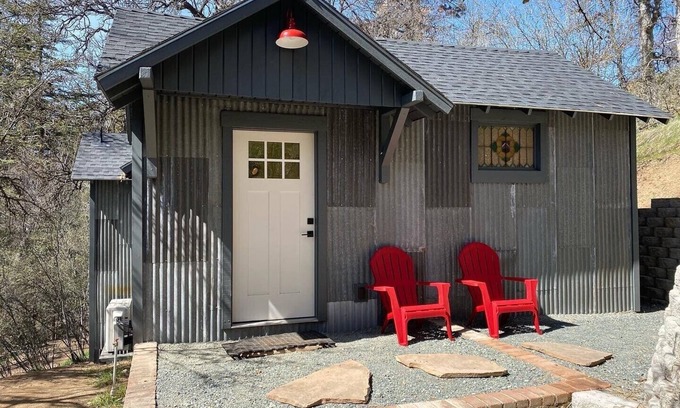 Posey Cabin | Guest Cabin at Three Falls Ranch