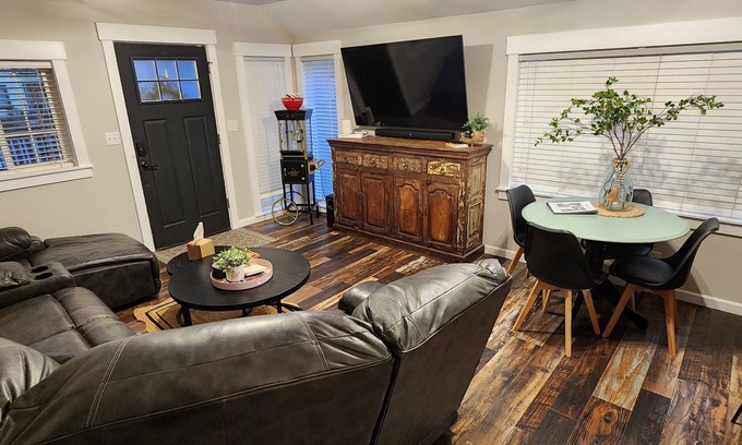 Coeur d'Alene House | Guest Favorite, Peaceful, Walkable to Dinning and Shopping & 5 -Star clean!