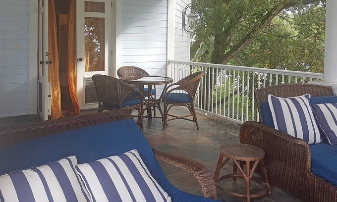 El Batey Apartment | Guest-friendly beachfront 3BD 3BTH apt, sea views, pool, near shops/restaurants